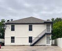 Building Photo - 2906 Flores Ave