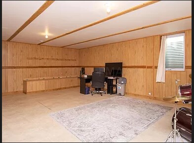 Building Photo - 4269 Estate Dr S