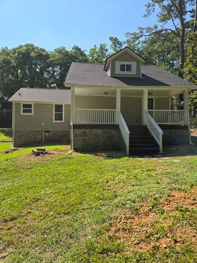 Building Photo - Spacious Single-Family Home in Chattanooga...
