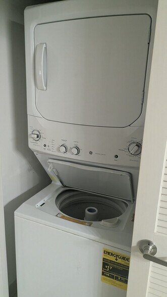 Building Photo - 1209 N Charles St