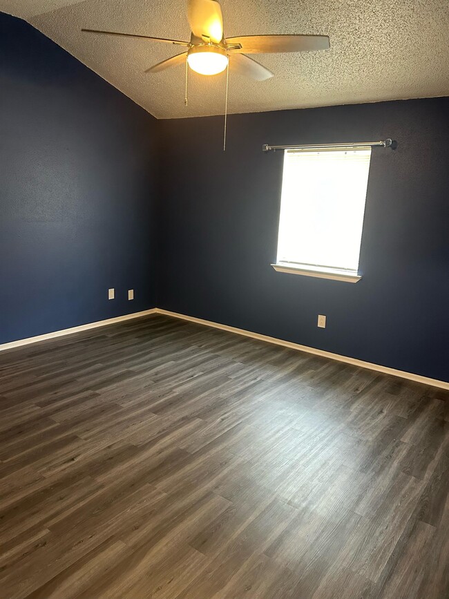 Building Photo - 85 E Caldwood Dr