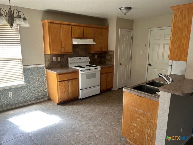 Building Photo - 604 Redbud Dr