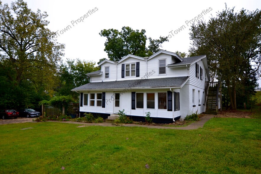 Primary Photo - 10 Riverview St