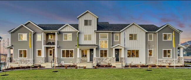 Building Photo - 3 Bedroom/2 Bathroom Townhome In Bluffdale