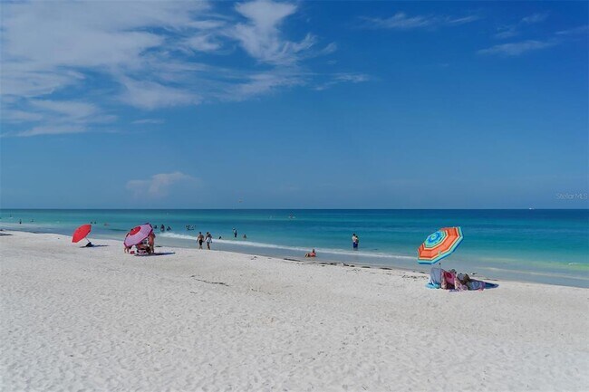 Building Photo - 4216 Plumosa Terrace