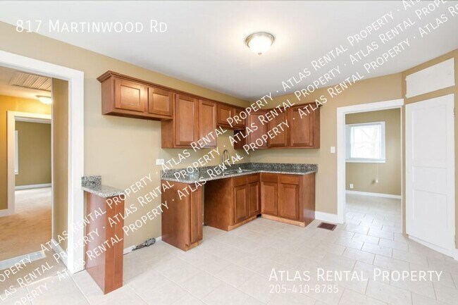 Building Photo - 817 Martinwood Rd