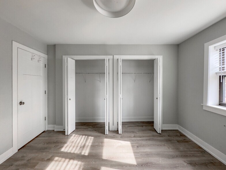 Building Photo - 503 W Barry Ave