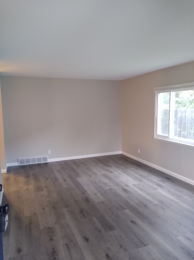 Living room - 3309 Henry St