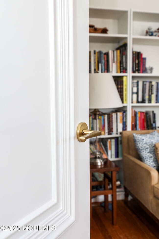 Building Photo - 17 Beach Rd