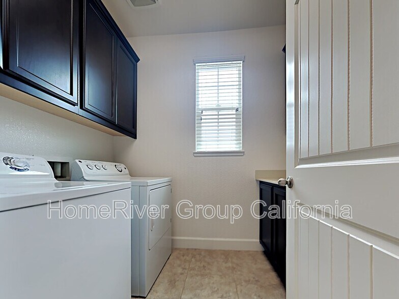 Building Photo - 843 Blossom Rock Ln