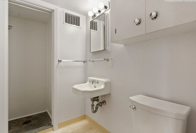 Building Photo - OREGON MID CENTURY DREAM