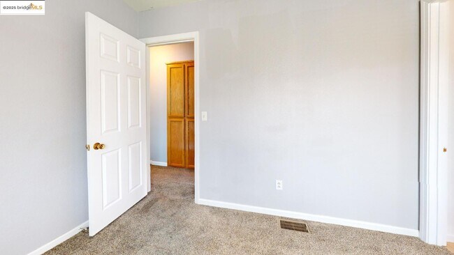 Building Photo - 1032 Twinbridge Ct