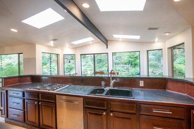 Building Photo - Magnolia 4 bedroom, 3 bathroom