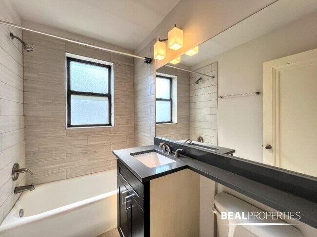 Building Photo - 0 bedroom in CHICAGO IL 60647