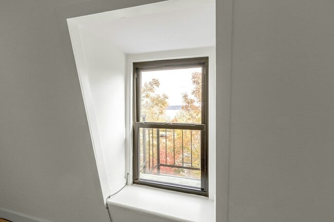 Building Photo - 46 Voorhis Ave