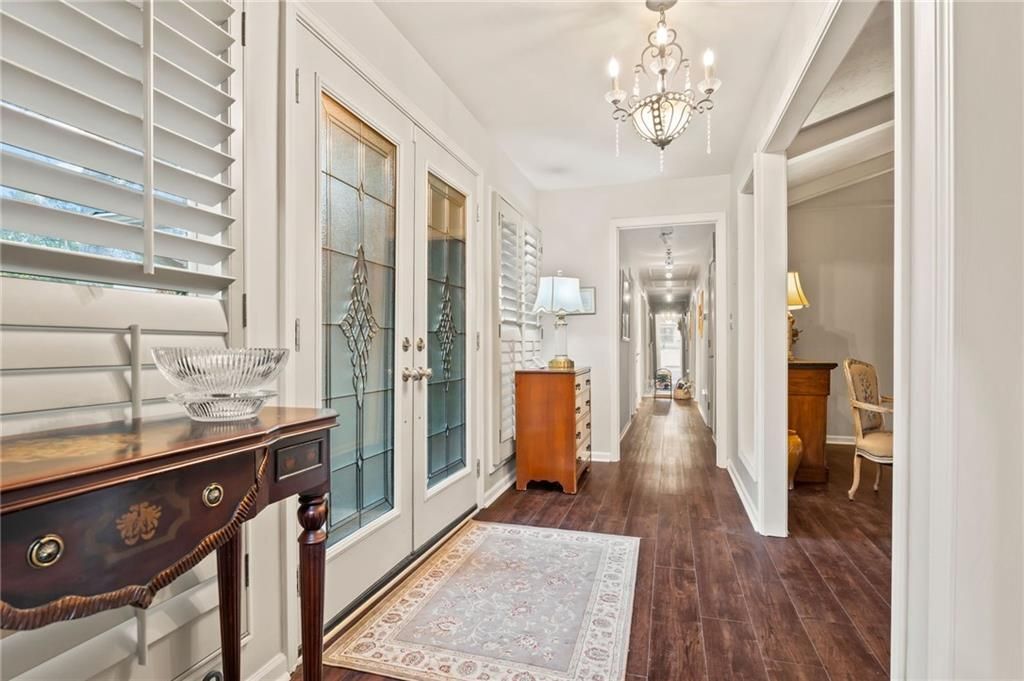 Building Photo - 4040 Summit Dr