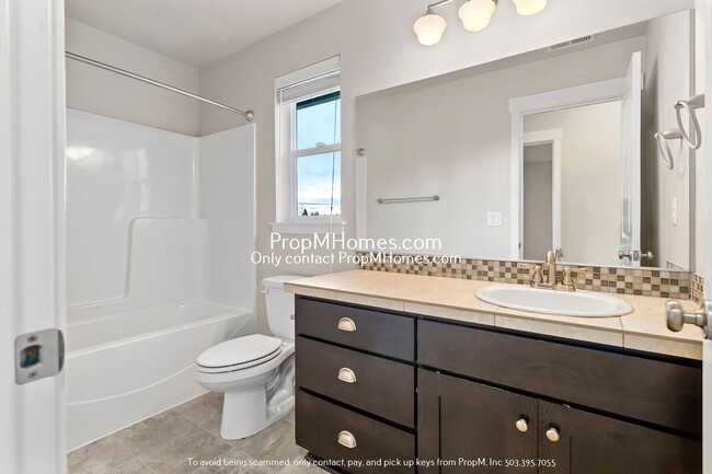 Building Photo - Gorgeous 4 Bedroom in West Linn! - Lovely ...