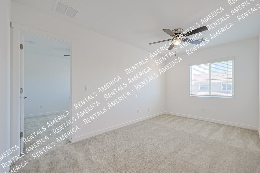 Building Photo - 6038 W Hartford Ct