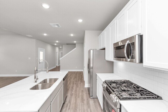 Building Photo - 21019 Bay Vlg Dr