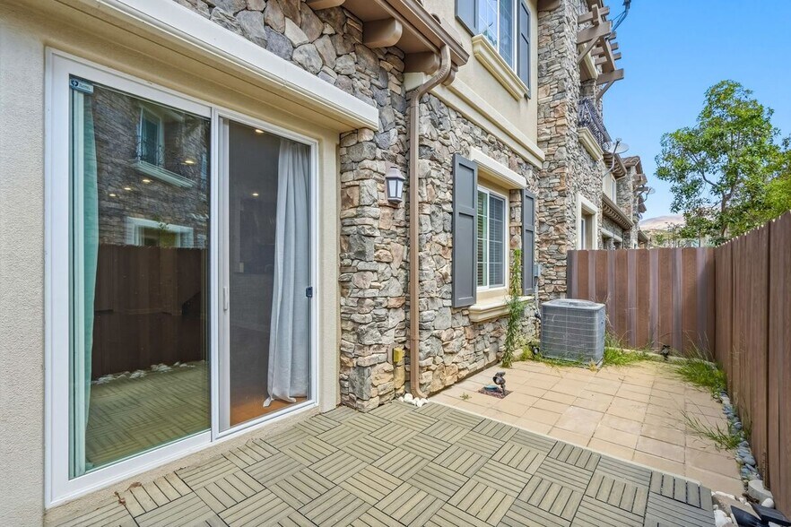 Building Photo - 11528 Verona Dr