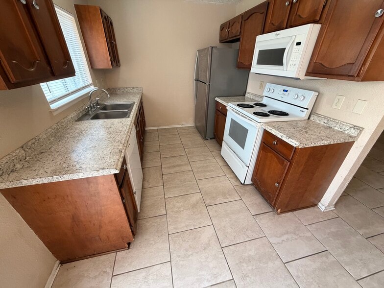 Building Photo - 5910 Lubbers Way