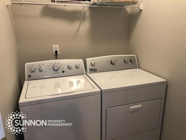 Building Photo - Remodeled 3 BR 2.5 BA in Raintree