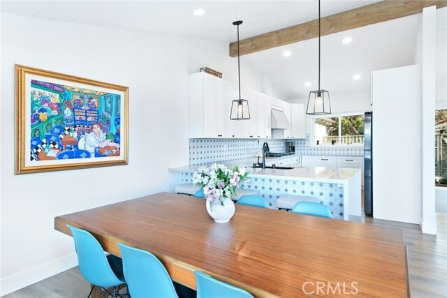 Building Photo - 303 Esperanza