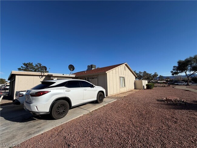 Building Photo - 5971 Vía Capri Dr