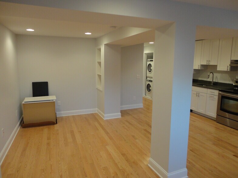 Building Photo - 1729 Hobart St NW