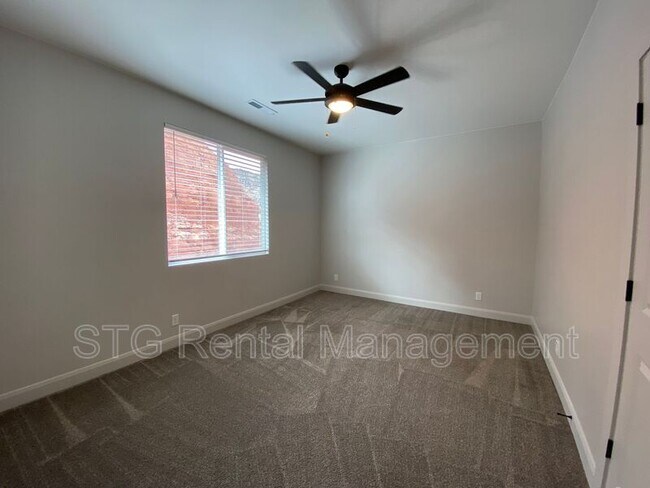 Building Photo - 840 Twin Lakes Dr