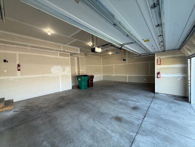 Building Photo - Comfort & Space Await in This Stunning 4BR Dayton Home