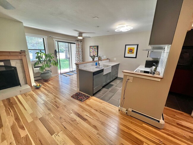 Building Photo - Tastefully updated 1 bedroom, 1 bathroom c...