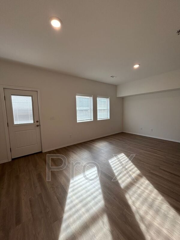 Building Photo - 2802 W Mockingbird Ln