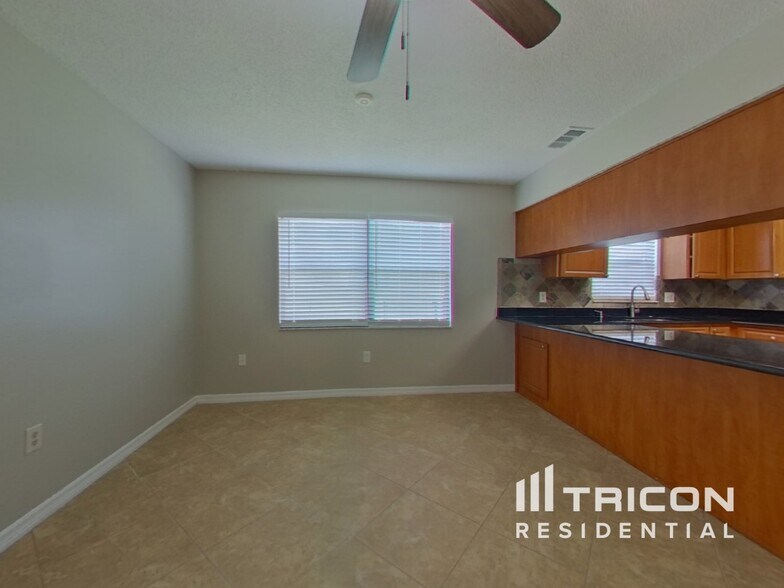 Building Photo - 6050 Fall River Dr