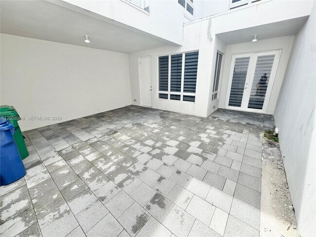 Building Photo - 6423 NW 105th Ct