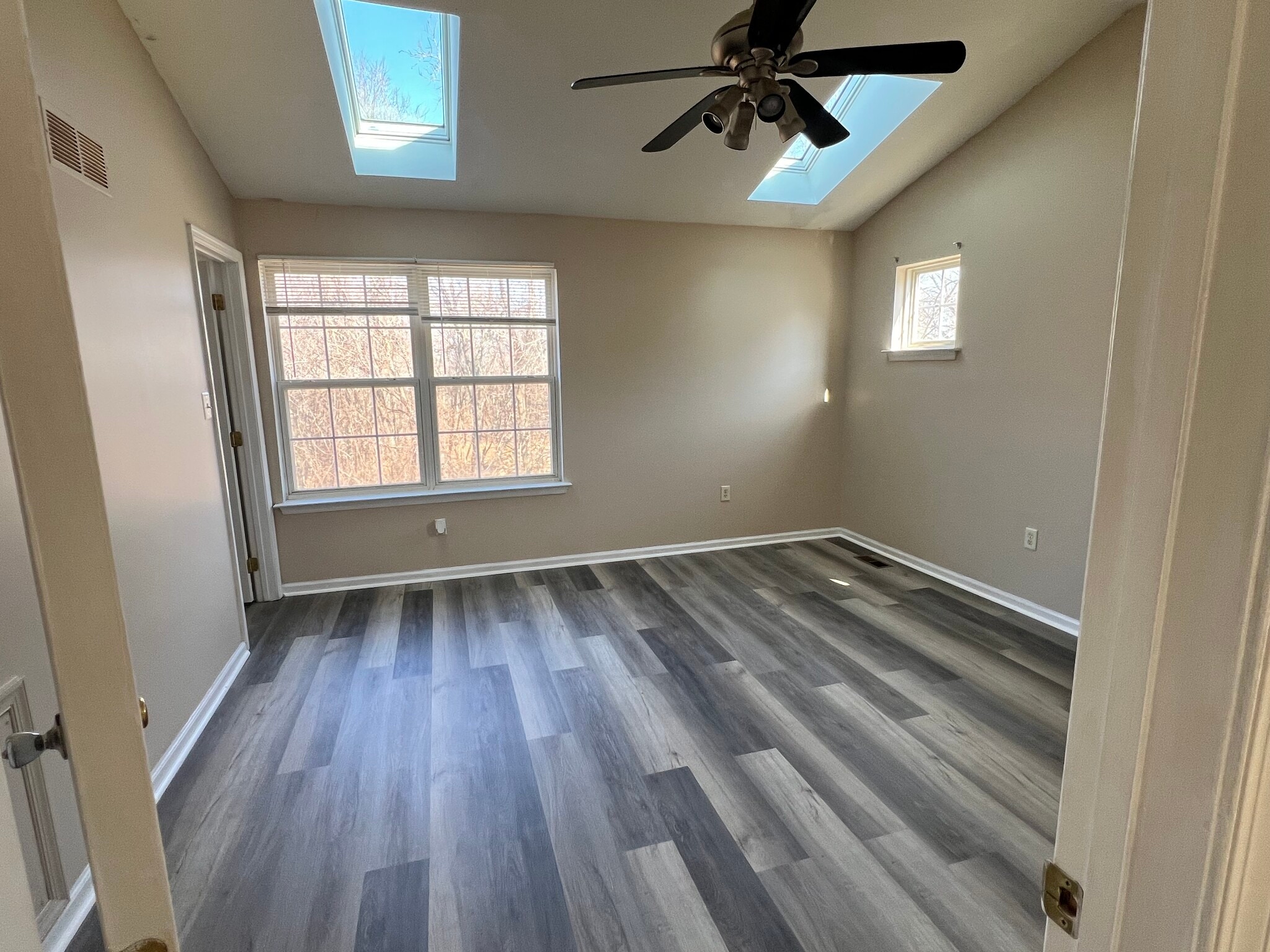 Building Photo - 47 Wicklow Rd