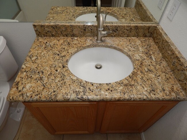 Building Photo - 3 Bedrooms 2 Bathrooms close to Sabino Canyon