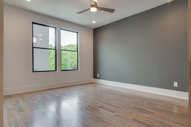 Building Photo - 4 Bedroom Rental in Hillsboro Village!