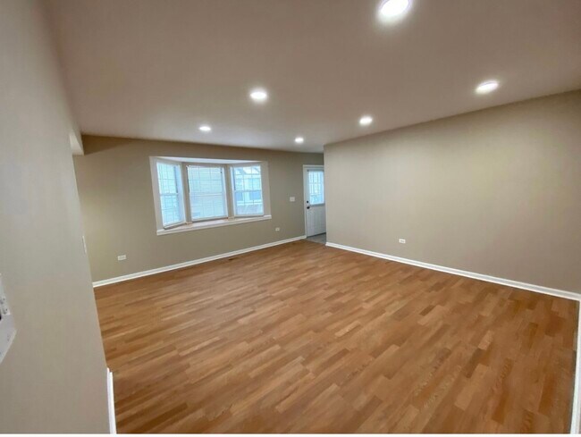 Building Photo - 620 N Lake Shore Dr