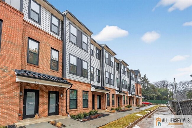 Building Photo - 505 Sadie Cir