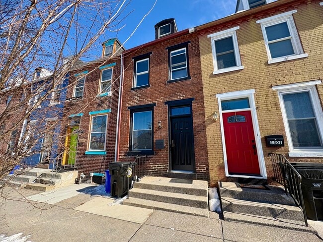 Building Photo - 3 Bedroom 1 Bathroom in Harrisburg!