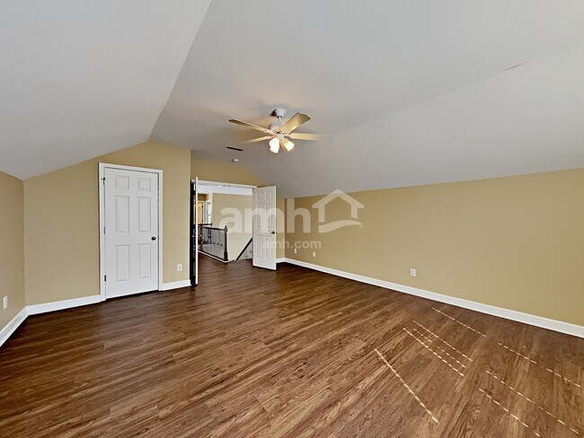 Building Photo - 220 Solitude Cir