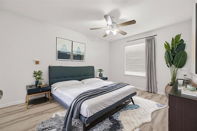 Building Photo - 14914 W Bend Dr