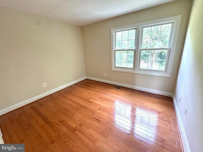 Building Photo - 1213 Forestville Dr