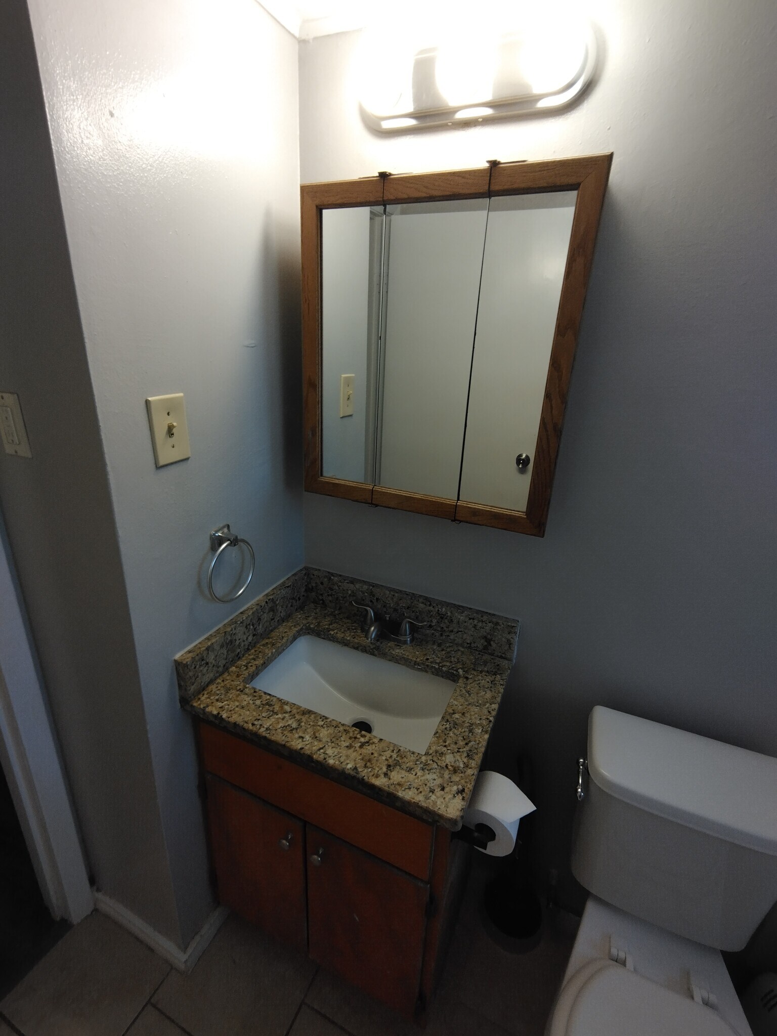 main bath 2 - 410 W Aviation Blvd