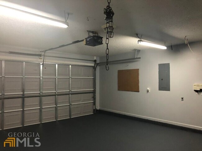 Building Photo - 304 McQueen Cir