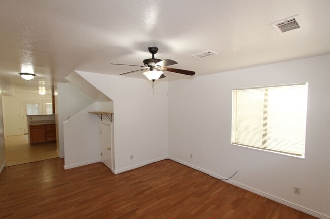 Building Photo - Spacious East Side 4BR Townhome with Fenced Yard