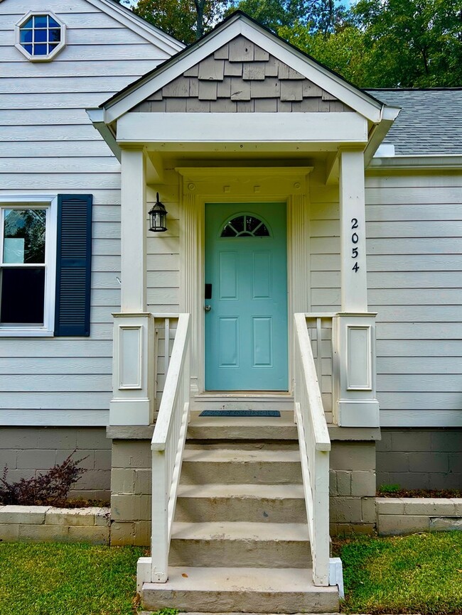 Building Photo - Beautiful Craftsman home in Smyrna