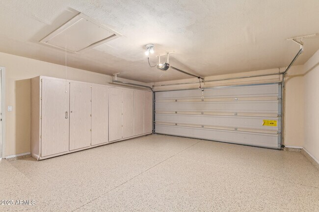 Building Photo - 6073 E Beck Ln