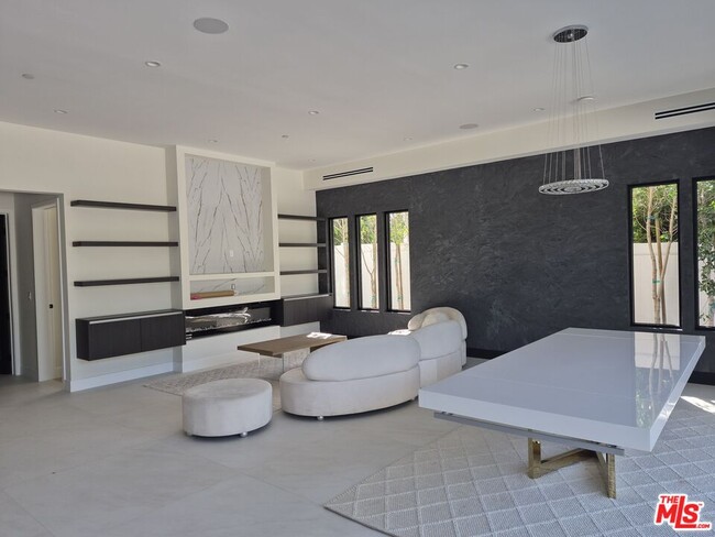 Building Photo - 5299 1/2 Crebs Ave